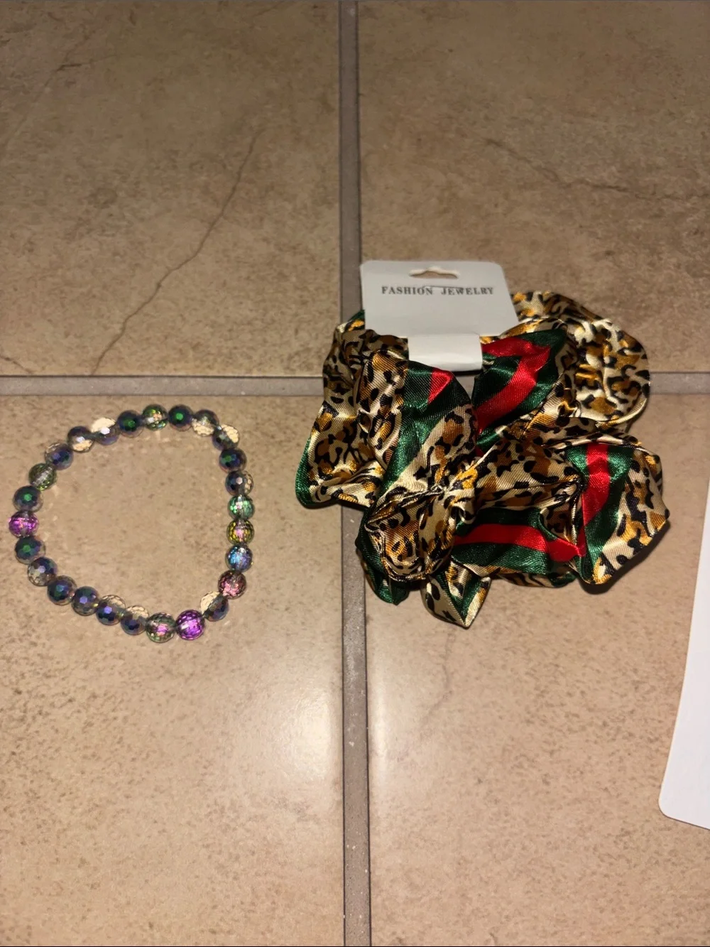 Bundle DEW CARE Cosmetic Bag bracelet 2 scrunchies necklace and earrings - Picture 3 of 6